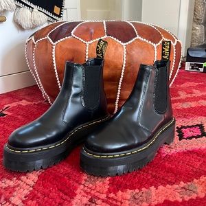 Dr. Marten 2976 Smooth Leather Platform Chelsea Boot